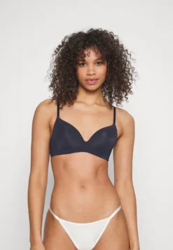 Anna Field 2 Pack - T-Shirt Bh - 502 - Blue_001 - White 10 Anna Field 2 Pack - T-Shirt Bh - 502 - Blue_001 - White -Anna Field 098f86e04a5f4e84a51f0d9e493f8dc6 scaled