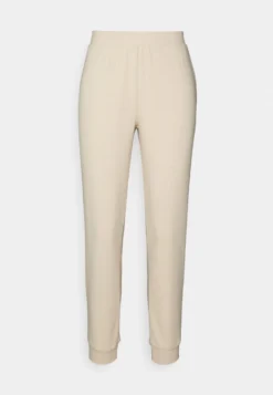 Anna Field Pyjama - Off-White -Anna Field 2b89f7f644bb4850aacfff18c0525028 scaled