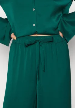 Anna Field Gift Box Pj Set - Pyjama - Green 12 Anna Field Gift Box Pj Set - Pyjama - Green -Anna Field 35d35f7997c542cdb227b47a977b272d scaled