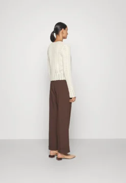 Anna Field Pointelle Bolero - Vest -Offwhite 9 Anna Field Pointelle Bolero - Vest -Offwhite -Anna Field 370d2612e3964abbb262b7e525e4fe8e scaled