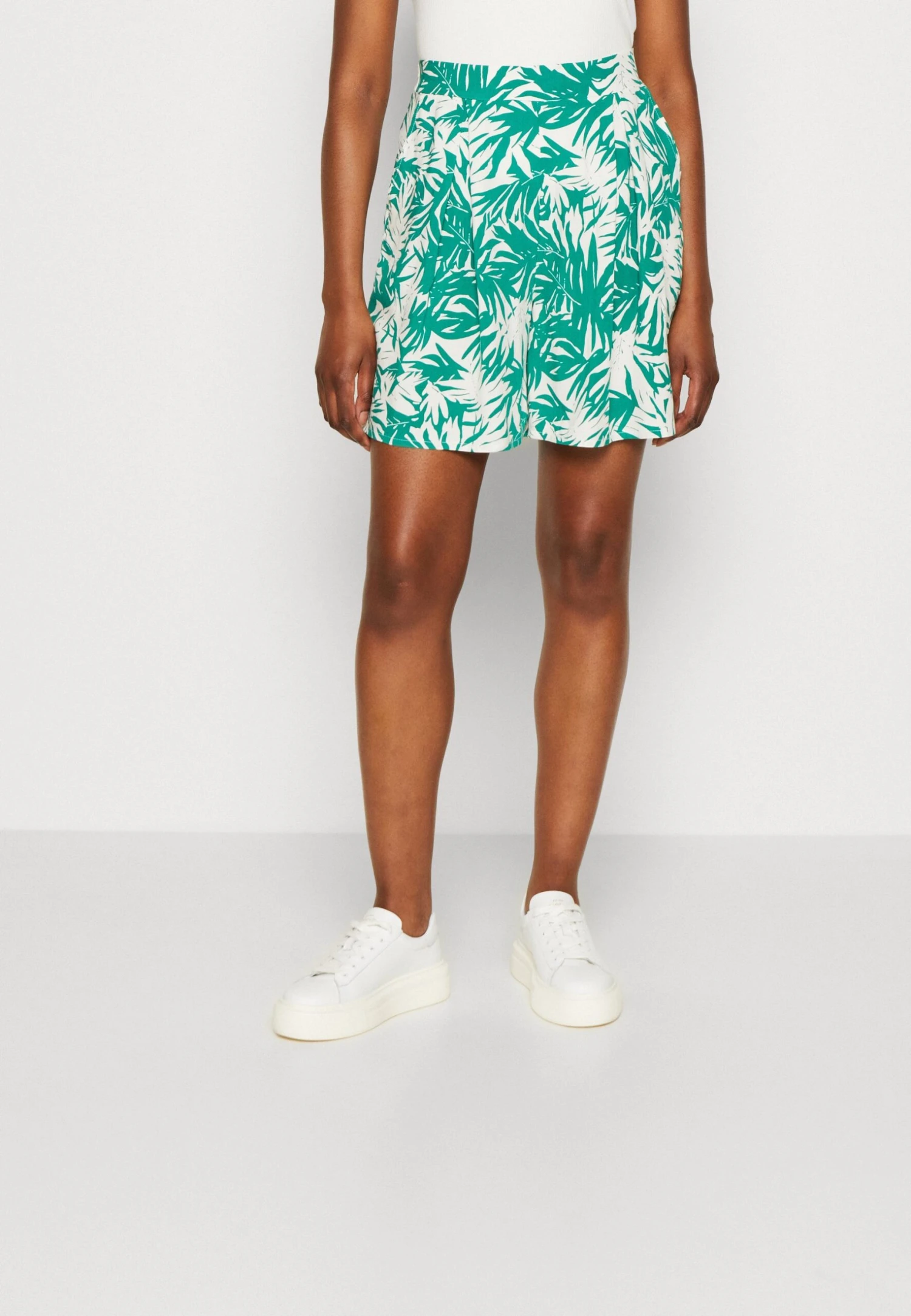 Anna Field Shorts - Green/Off White 1 Anna Field Shorts - Green/Off White