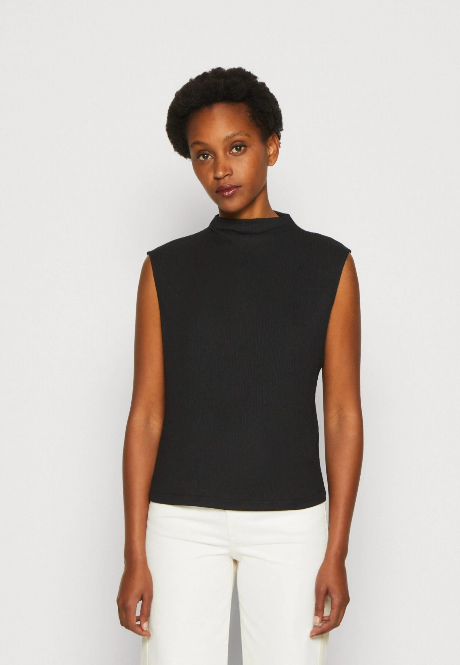 Anna Field Top - Black 1 Anna Field Top - Black