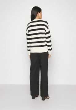 Anna Field Vest - White/Black 7 Anna Field Vest - White/Black -Anna Field 64f337b2955a4690a15baedbdd27f82c scaled