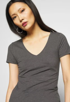 Anna Field 3 Pack - T-Shirt Basic - Black, White 9 Anna Field 3 Pack - T-Shirt Basic - Black, White -Anna Field c7a6b2b345ee483ca979cbe4d3dc88bc scaled