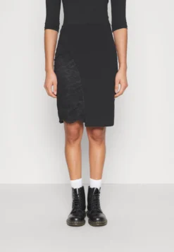 Panel Asymmetric Skirt - Minirok - Black